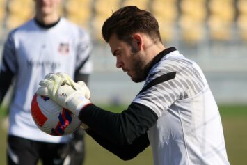 Помазун снова проведет сезон в «Урале»