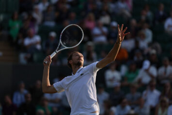 Медведев впервые вышел в четвертьфинал «Уимблдона»