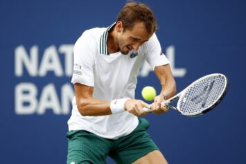 Медведев вылетел на хардовый турнир в Канаде