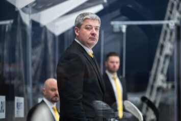 Тренер «Адмирала» Тамбиев объяснил продление контракта с клубом