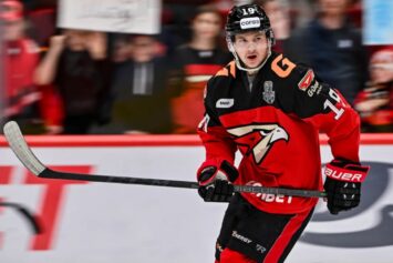 Официально: Ткачев подписал новый контракт с «Авангардом»