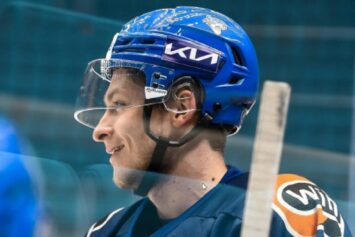 Новичок «Металлурга» Михайлис подвел итог матча с «Автомобилистом»