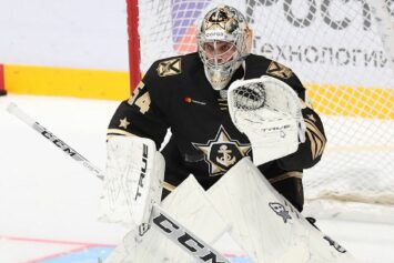 Лучший голкипер КХЛ Серебряков ответил на слухи о варианте с трансфером в СКА
