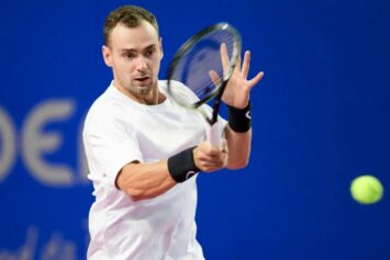 Сафиуллин вышел в 1/8 финала хардового турнира в Китае
