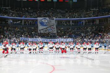 «Авангард» уступил в сибирском дерби