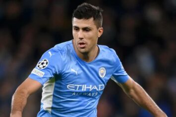 Схватил оппонента за горло: Родри пропустит матч «Ман Сити» с «Арсеналом» из-за удаления