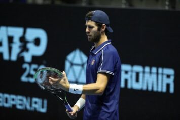 Хачанов вышел в полуфинал турнира ATP-250 в Чжухае