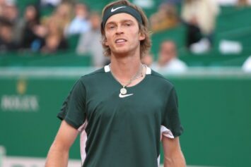 Рублев одержал волевую победу над Норри на старте турнира в Пекине