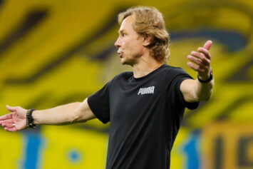 Лапочкин считает, что Карпина должны дисквалифицировать за выход на поле и конфронтацию с судьей