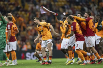 Дубль Хойлунда не спас МЮ от «Галатасарая», а «Бавария» добыла волевую победу над «Копенгагеном»