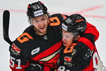 «Авангард» одержал волевую победу над «Локомотивом»