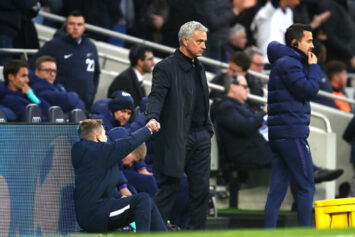 Быстров назвал идиотом болбоя, мешавшего вратарю «Енисея». Но так ли глупы парни с мячами на бровке?