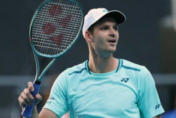 Хуберт Хуркач — Даниил Медведев: поляк удержит фору по геймам за кэф 2.17