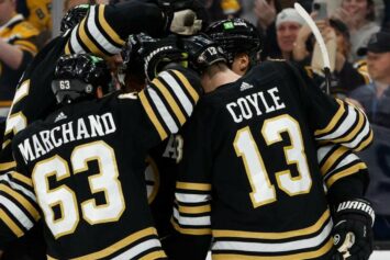 «Бостон Брюинз» — «Каролина Харрикейнз»: лидеры Востока заиграют ставку по тренду на яркое начало с кэфом 1.85