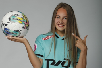 Интервью с полузащитницей ЖФК «Локомотив» Викторией Шкодой