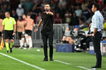 Рууд ван Нистелрой может вернуться в АПЛ в качестве главного тренера «Лестера»