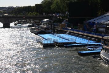 Вода в Сене снова испортила планы триатлонистам: тренировочный заплыв отменен