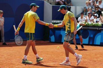 Австралийцы Эбден и Пирс завоевали золотую медаль в мужском парном разряде на ОИ-2024