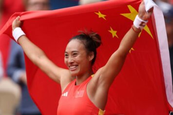 Китаянка Чжэн Циньвэнь одолела Донну Векич в финале Олимпийских игр в Париже