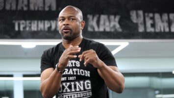 Рой Джонс назвал фаворита в противостоянии Бетербиев — Бивол