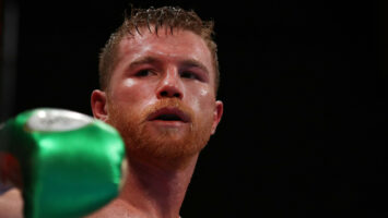 Канело поделился мнением о поединке Бетербиев — Бивол