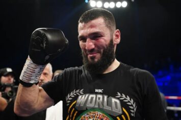 Бетербиев сделал заявление о бое с Биволом