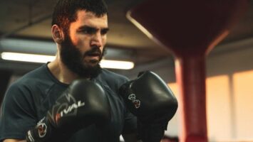 Бетербиев ответил на вопрос о боязни поражения