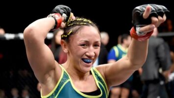 Карла Эспарса приняла решение о продолжении карьеры