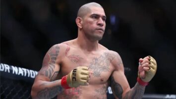 Назван победитель главного события UFC 307