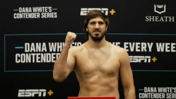 Российский кикбоксер оценил шансы Вахитова на успех в UFC