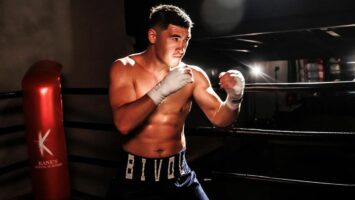 Бивол рассказал, кто повлиял на его боксерский стиль