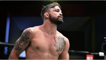 Суперзвезда кулачных боев Майк Перри был арестован по двум обвинениям