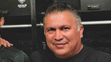 Тренер Махачева назвал лучшего боксера в UFC