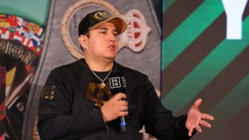 Тренер Канело отреагировал на слухи о будущем сопернике Альвареса