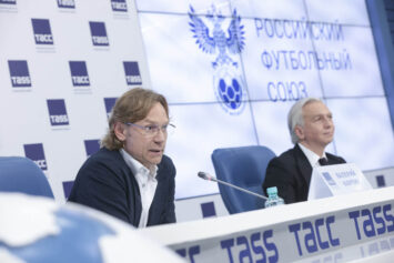 Интерес к футболу не может не падать без международных турниров. Это ясно и без ВЦИОМа