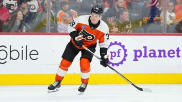 Плющев призвал не сравнивать Мичкова с Овечкиным