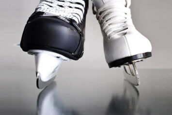 Чем отличаются хоккейные коньки от фигурных