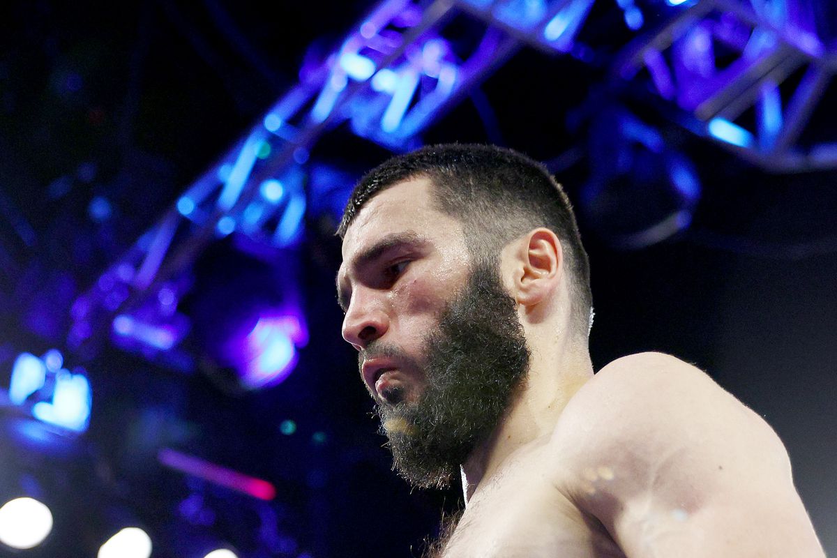 Артур Бетербиев