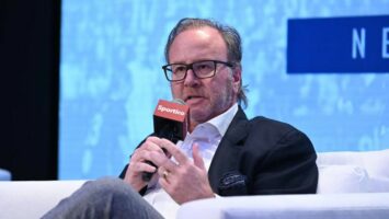 Глава PFL Донн Дэвис прокомментировал критику бойцов Bellator