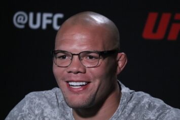 Энтони Смит пересмотрел решение о завершении карьеры