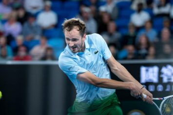 Чесноков: «Медведеву нужно было сыграть в мелком турнире перед Australian Open»
