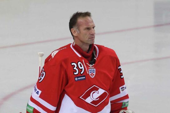 Лучшие вратари за всю историю хоккея — ТОП 10 легендарных хоккеистов на воротах