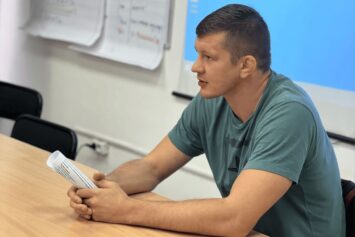 Российский средневес Денис Тюлюлин поделился прогнозом на поединок Усмана Нурмагомедова и Пола Хьюза