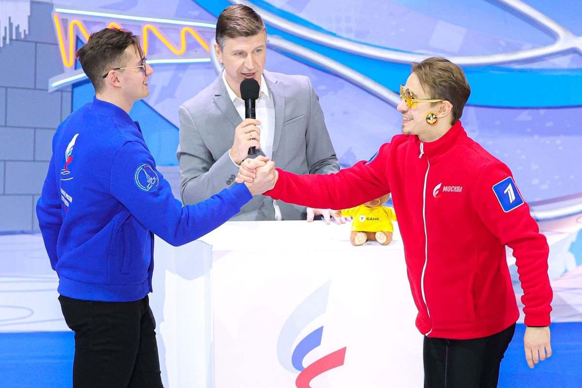 Капитан сборной Санкт-Петербурга и капитан сборной Москвы Дмитрий Евгеньев на чемпионате России по прыжкам