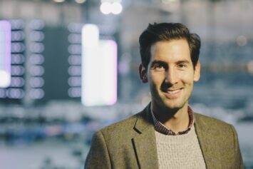 Комментатор Джон Гуден подписал новый контракт с UFC