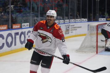 Хоккеист «Авангарда» Якупов прокомментировал эпидемию травм в команде