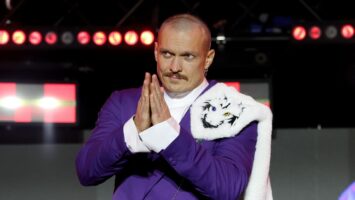 Александр Усик открыт к возможному бою по правилам ММА