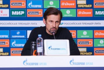 Семак назвал ерундой информацию о его конфликте с Максимом Глушенковым