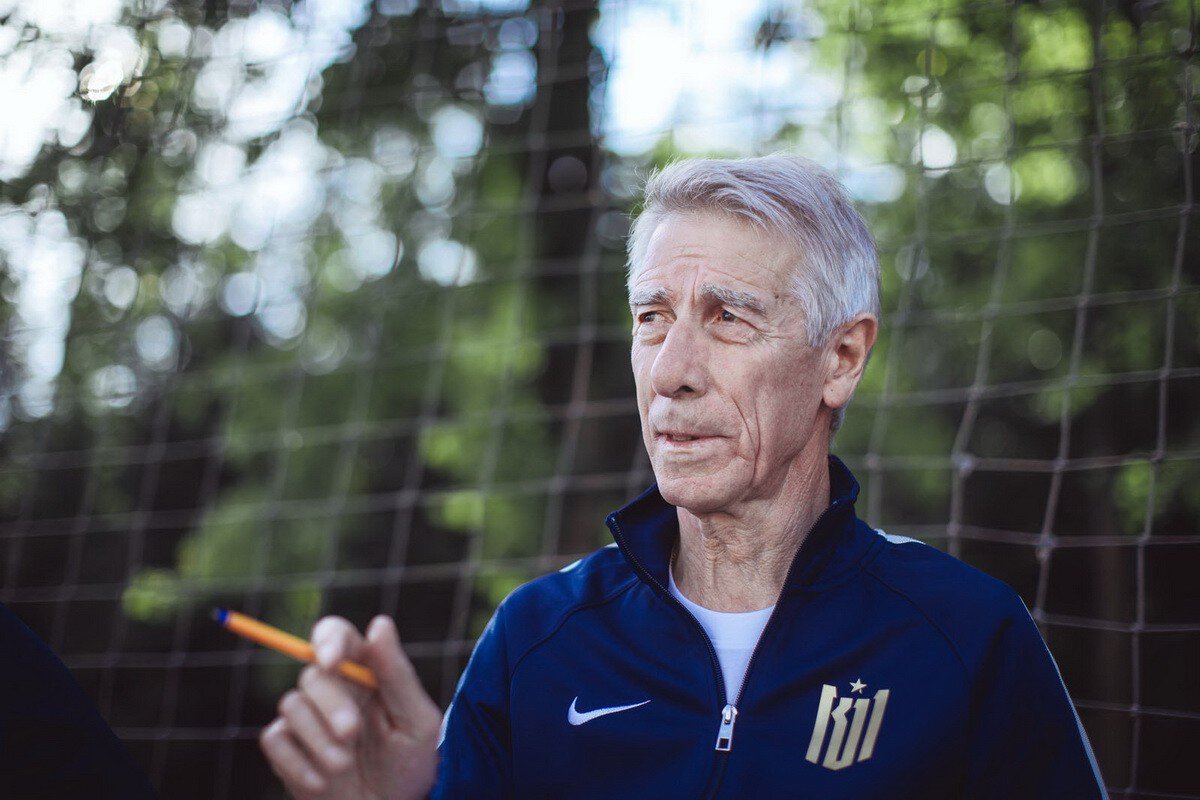 Валерий Непомнящий