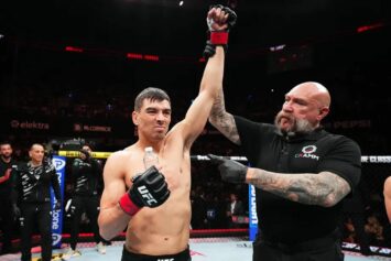 Мануэль Торрес отреагировал на критику по поводу остановки рефери в бою с Дрю Добером